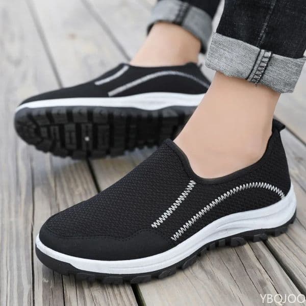 2025 NEW summer loose light and breathable slip on casual mesh fashion men s shoes e