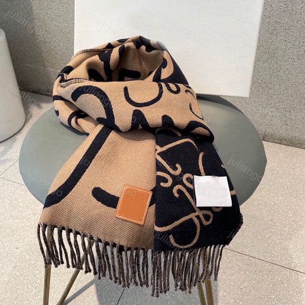 Designer Scarf Khaki Cashmere Scarves for Mens Women Designer Luxury Fashion Letter Pashmina Winter Warm Wraps Unisex Casual Trendy Shawls Beanies Cape Accessorie