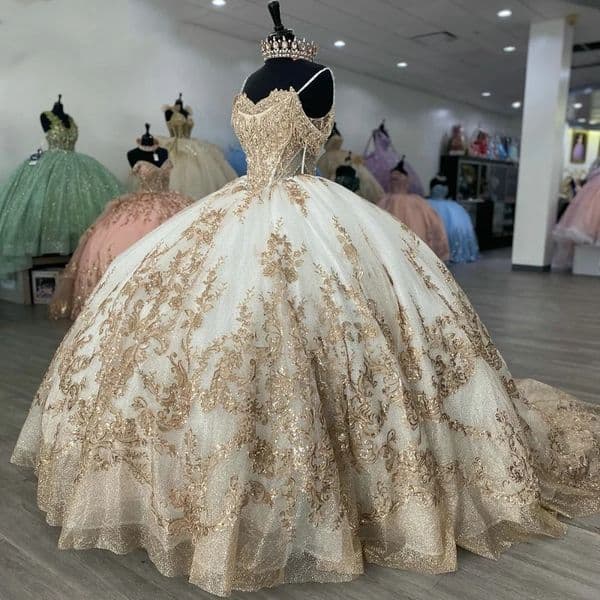 Champagne Light Beading Tassel Ball Gown Quinceanera Spaghetti Sequined Appliques Lace Tull Vestidos De Anos Sweet Dress