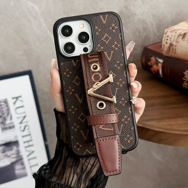 Letter Flower Luxury Phone Case Designer Metal Wristband Apple iPhone Case 15 14 Pro Max Phone Case 13 12 11 13 ProMax Fashion Stand TPU Case dhagte
