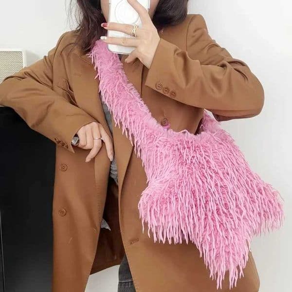 2024 Winter New Fluffy Faux Fur Crossbody Bag Star Shape Street Style Y2k Hot Girls Shoulder Bag with Long Shoulder Plush Straps 240911