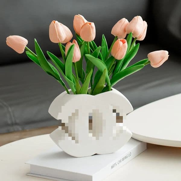 2026 New Luxury Ceramic Designer Classic Shape White INS High End Floral cologne Cream Style Nordic Dining perfume Table Decoration Vase Home Entrance Ornaments