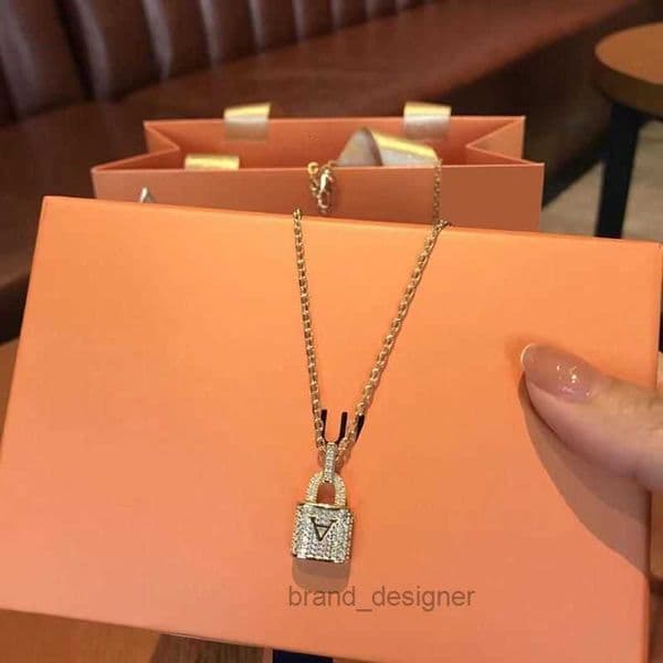 New S925 Silver Small Lock Necklace for Womens Fashion Small Style Charm Pendant Sweet and Cool Collar Chain with Jewelry Gifts1
