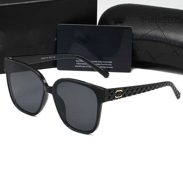 Designer Hot Sunglasses For Women and Men Fashion Model Special UV 400 Protection Letter Big Leg Double Beam Frame Outdoor Brands Design Alloy Diamond Sunglasses