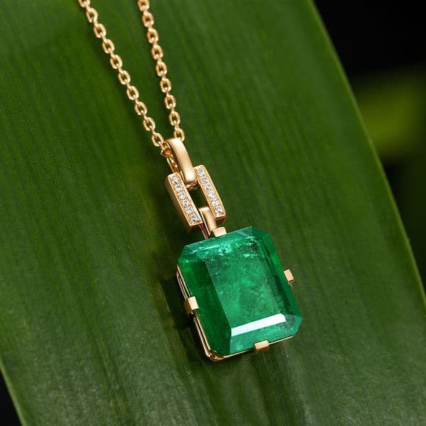 Foydjew New Gold Plated Simulation Emerald Zircon Pendant Necklaces Women's Color Treasure Jewelry Neck Accessories