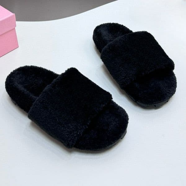 New fashionable slippers uxury designer shoes alphabet women's indoor shoes rubber non slip beach shoes flat bottom hairy slippers outdoor one word sandals