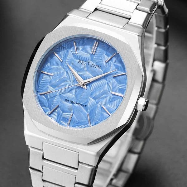Wristwatches New Fashion Men's Watch Embossed Leaf Features BESTWIN Bothong Quartz Waterproof Spiral Crown Y240920