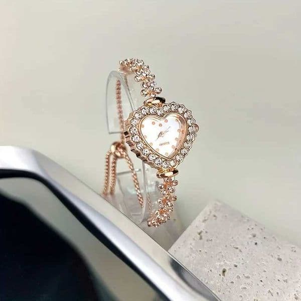 Stylish Cute Heart Sparkling Rhinestone Quartz Womens Watch - Chic Adjustable and AccurateX240920