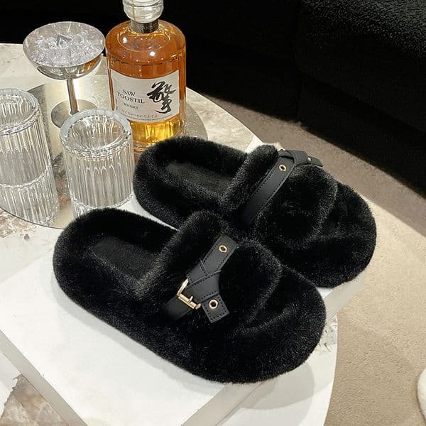 Winter designer urious furry women's outdoor 2024 autumn and winter new item niche design sense fashionable home flat cotton slippers