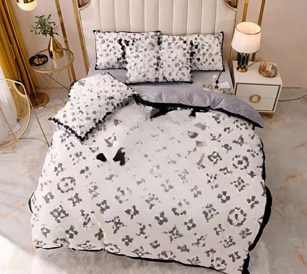 New Bedding Sets Luxury Designer Ic Letter Print Duvet Cover 4-Piece Of E Cotton Black Pink Large Logo Set Bedroom Decoration Free Ship