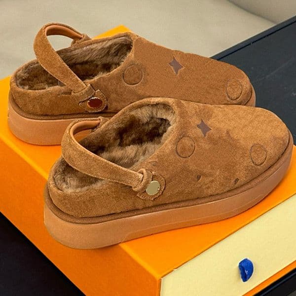 Aspen Platform Clog Suede Mus Autumn Winter Warm Comfortab Shearling Lining Classic Brown Back Strap gold tone studs easy to wear design beautiful Ladies