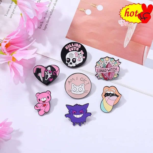 skull horriable heart pink mouth bear brooches Bag Hats Leather jeckets Accessories Men Women Jewelry Artist jewelry