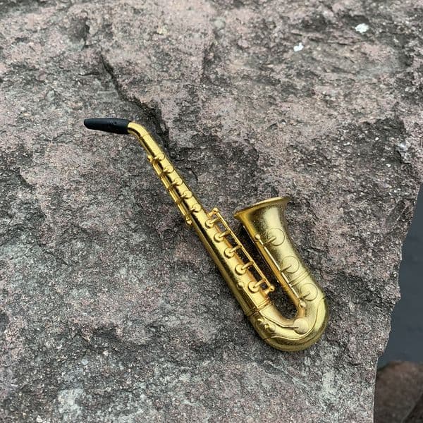 Smoking pipes Hot selling smoking card packaging small saxophone metal pipe horn pipe small mini metal pipe pipe