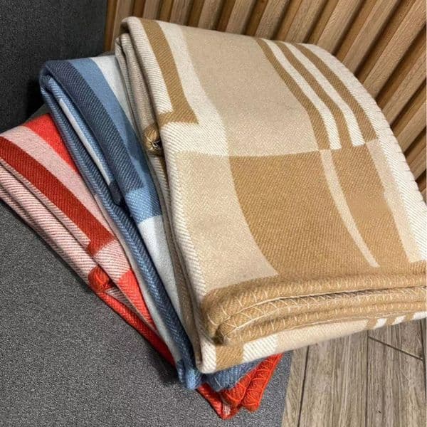 Designer Cashmere Blankets Nap Blanket Four Seasons Three Colors Warmth and Thickening Wool Sofa Blankets
