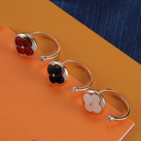With Box High Quality Designer Rings Red Black White Flower Rings Rose Gold Stainless Steel Fashion Women's Rings Mother of Pearl Rings Free Size