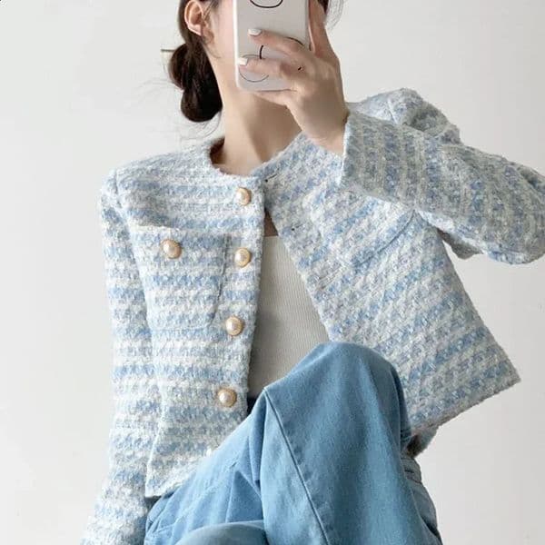 Elegant pearl button cut jacket for womens fashion round neck coarse tweed coat pocket eccentric clothing short top 240810