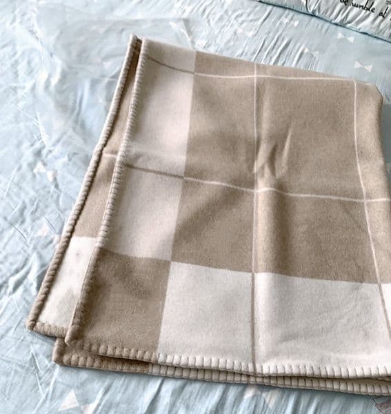 2026 New FAST SHIPPING H Cushion Have Filling 1Kg Thick Designer Blanket 130170Cm TOP Selling Big Size Wool Lot Colors Free Shipping