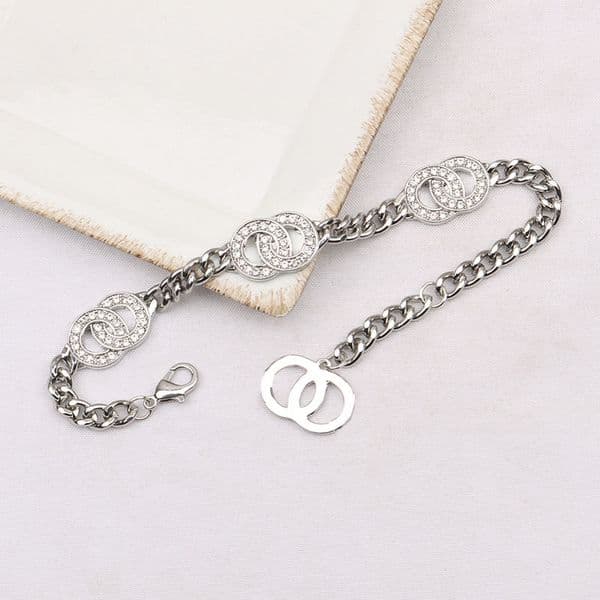 Charm Bangles Brand Letter Bracelet Women Gold Sier Crysatl Rhie Pearl Wristband k Chain Couple Gifts Jewerlry Accessories 9Style