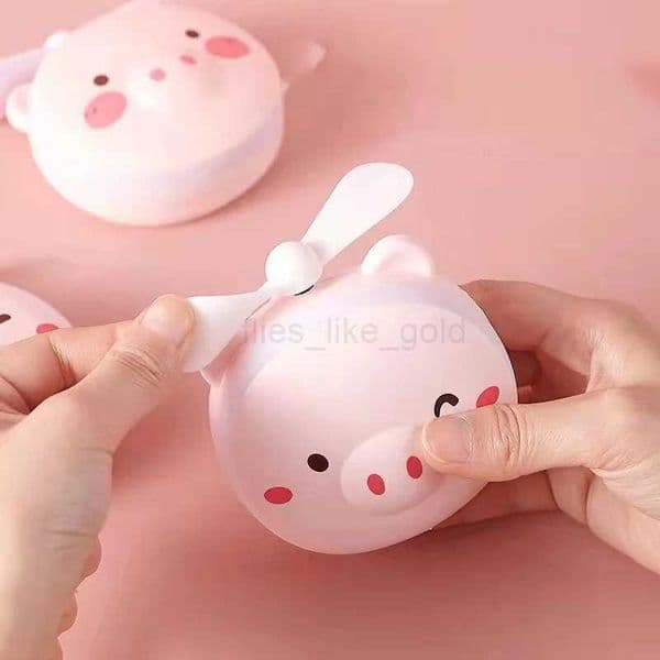Cute little pig makeup mirror with LED light handheld makeup mirror girl with small fan portable makeup mirror for travel high-definition mirror W240813