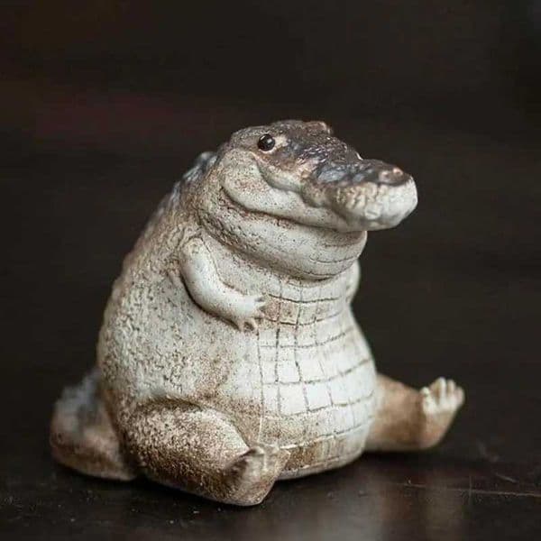 Cute Tea Pet Fine Workmanship Exquisite Delicate Simulated Decorative Purple Clay Handmade Crocodile Tea FigurineXJ240814