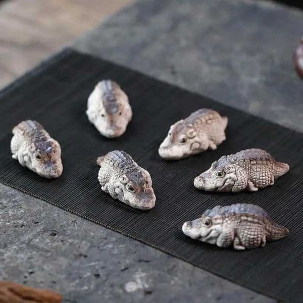 Crocodile Tea Pet Decorative Purple Clay Handmade Fat Crocodile Cute Zisha Realistic Animal Sculpture For Table Desk Home DecorXJ240814