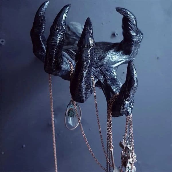 Witchs Demon Hand Wall Hanging Statues Resin Retro Art Hanging Design Creative Halloween Home Decor Art Sculpture For Room 240816