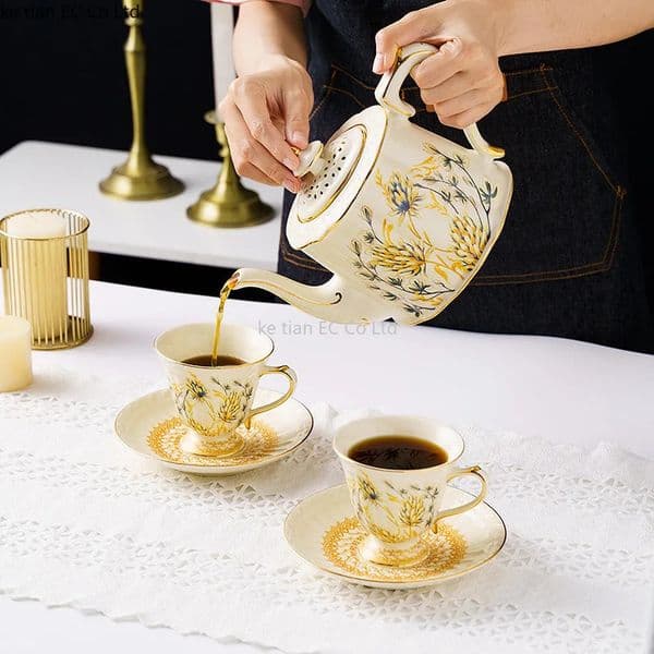 French Gold Coffee Cup and Sauce Set European Retro Style Teapot Afternoon Teacup Teapot Friend Gift 240816