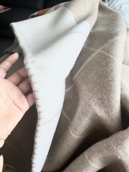 Top Quailty Beige H Blanket and pillow 45&45cm have filling 1kg 90% wool 10%cashmere Orange Cushion Blanket Horse Soft Have Tags for Beds Sofa Plaid Fabric Air