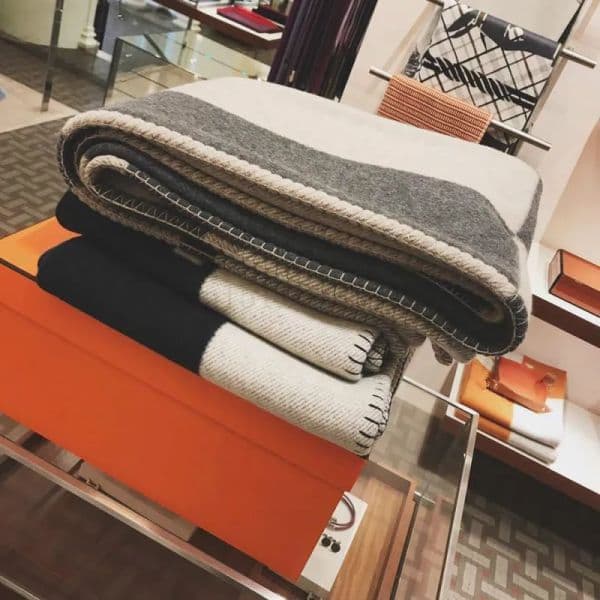Letter blanket, soft wool scarf, shawl, portable warm grid sofa bed, wool spring and autumn women's air conditioning blanket