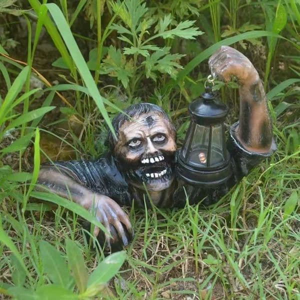 Horror crawling zombies for garden Halloween decoration resin model doll sculpture decoration horror LED lamp zombie lantern W240817