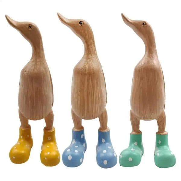Resin duck statue garden sculpture cute cartoon wearing speckled Wellies boots family party decoration good luck picture 240902