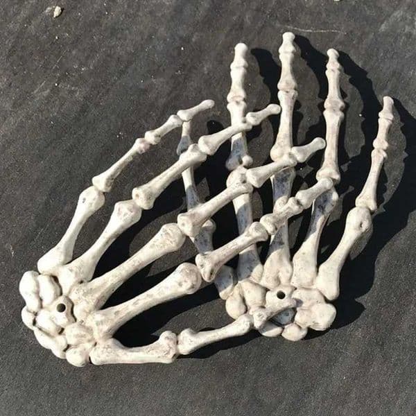 Halloween Scary Props Plastic Skeleton Hands Realistic Life Size Plastic Fake Human Hand Bone for Haunted House DecorationsXJ240817