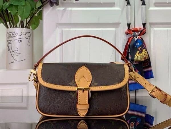 Chic Ladies' Shoulder Bag by French Designer - Versatile Carryall M83298