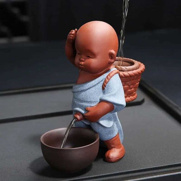 new purple sand pee spout water spray tea pet decoration little monk tea infuser pissing tea boyXJ240824