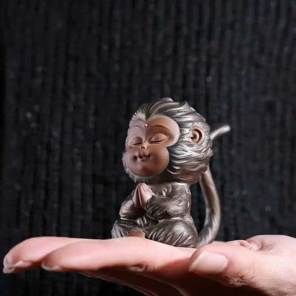 Christmas Monkey King Monkey King Statue Ceramic Tea Pet Decorative Art Collection Gift Car Interior SouvenirXJ240824