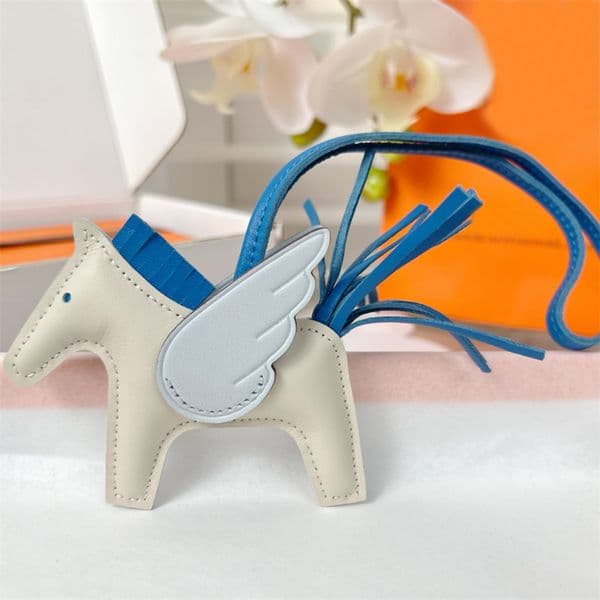 Rodeo Pegase Designer Leather Keychains Men Women Horse Bag Charm Keyring Lovers Key Ring Jewelry818