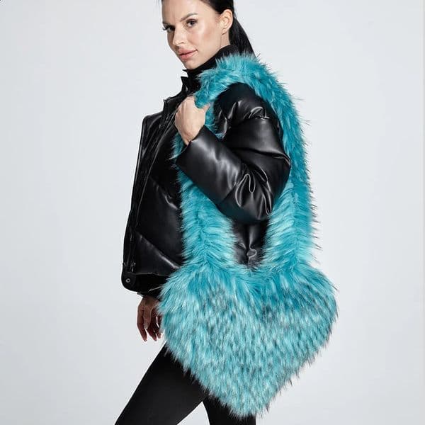 Fashion Love Heart faux fur cross body bag for womens soft fur shoulder bag Y2K womens handbag fluffy large handbag 240828