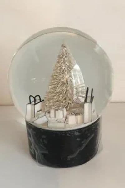 Top Fashion Latest Edition Classics Christmas Snow Globe With Perfume Bottle Inside Crystal Ball for Special Birthday Novelty VIP Gift