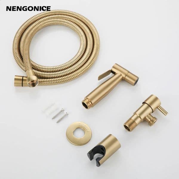 The bathtub sink can brush the hand faucet which is used for bathroom spray toilet head selfcleaning fixture accessories 240830