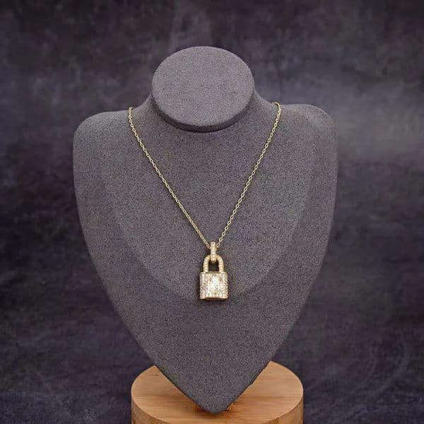 Luxury Pendant Necklaces Fashion Man Woman lock necklace Letter Designers Jewelry Mens Women Trendy Personality designer jewelry