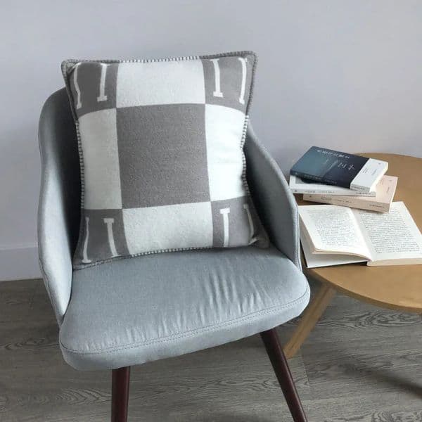 High-end Designers Cushion Fashion High Quality Throw Pillow Designs For Womens Mens Cushions Letter Square Decorative Pillows Y260520