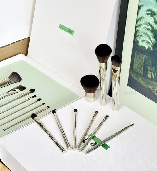 Designer Sier Brush Women's 9 Brushes Classic Letter Makeup Tool beauty tool with Gift Box Gifts for girlfriends and best friends