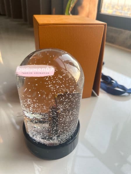Designer Party Gift L Style Snow Globe Fashion Ornament Classical Decoration Collection Ball