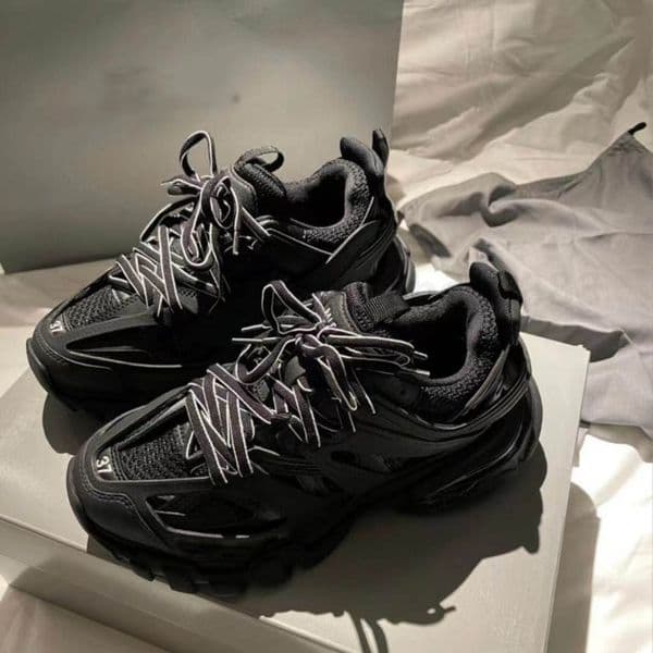 Mens shoes Sneakers Designer Paris Bs Third Generation Dad Shoes Female Track3 0 Mens and Womens Leisure loves Sports with Led Light to Increase Show Thin z05 Z260601
