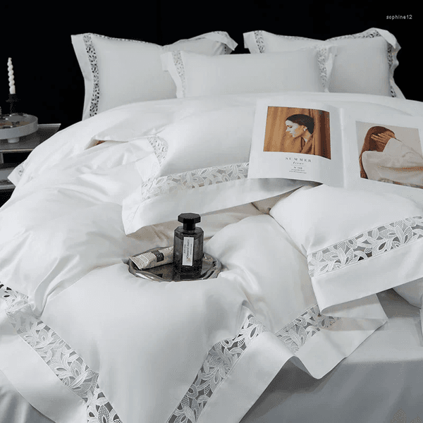 2026 Bedding Sets Cologne White High End El Set Luxury Egyptian Cotton perfume Hollow Out Lace Bedclothes cologne Broad Side Duvet Cover Bed Sheet Pillowcases P