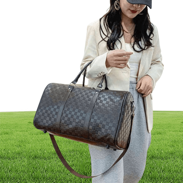 Fashion Luxury Duffle Waterproof Travel Bags Women Weekend Handbag Men Fitness Shoulder Bag Female Luggage Bag large capac 211102
