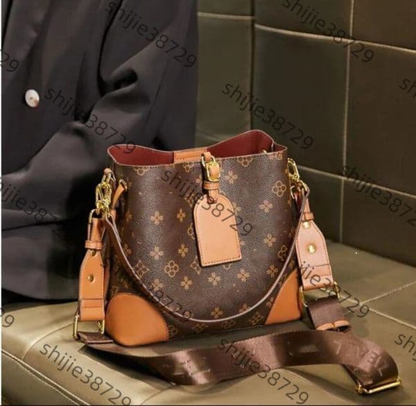 Mens Luxurys M45985 Shoulder diane bag designer Genuine Leather tote handbags Flip embossed messenger bag M46386 Womens purse clutch crossbody beach baguette bags