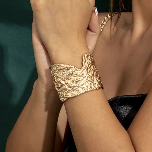Trendy Punk Gold Color Metal V-Notched Bracelets For Women Hip Hop Personality Irregular Opening Handpiece Bangle Jewelry