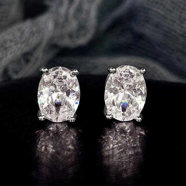 Hip-hop trend diamond earrings - Simple and fashionable jewelry. Made of 925 sterling silver with gold plating. Ladies' wedding use oval diamond earrings. Gift.