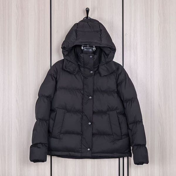 The new thick warm men and women can wear a stylish warm logo bright eye down jacket women's down jacket puffer down jacket
